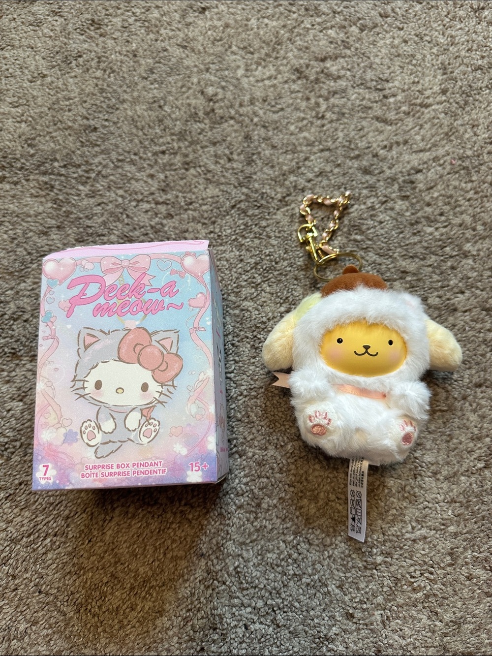 Peek-a-Meow Keychain - Pompompurin